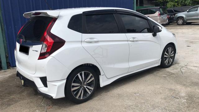 2015 Honda JAZZ 1.5 V (loan kedai) - 2