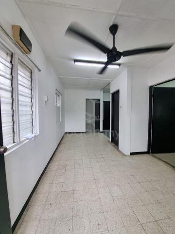 Taman Kajang Utama Townhouse 600sqft | Kajang, Selangor | Freehold | 3 1