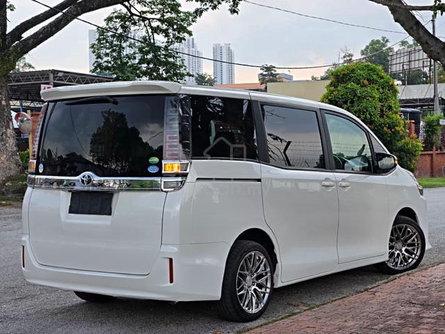 2019 Toyota VOXY 2.0 X 8SEATER ANDROID FACELIFT - 1