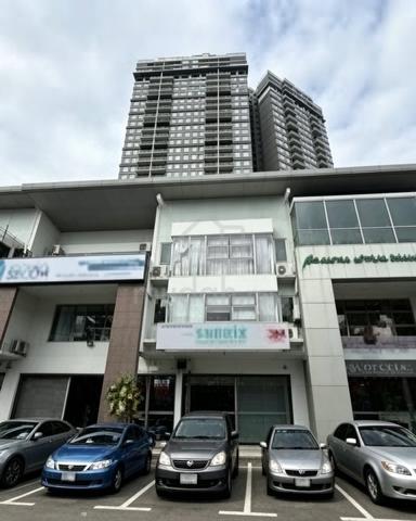 3 Storey Shop House Facing Main Road  Taman Molek Below Market 1