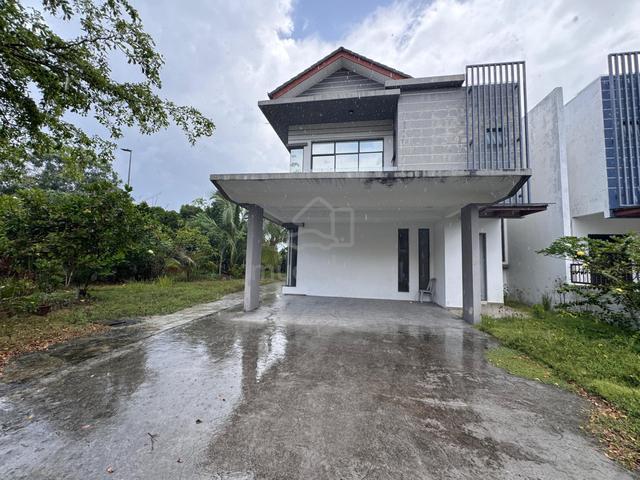 Corner Lot Double Storey Semi-D 6 BR @ Salak Tinggi Sepang Near KLIA 1