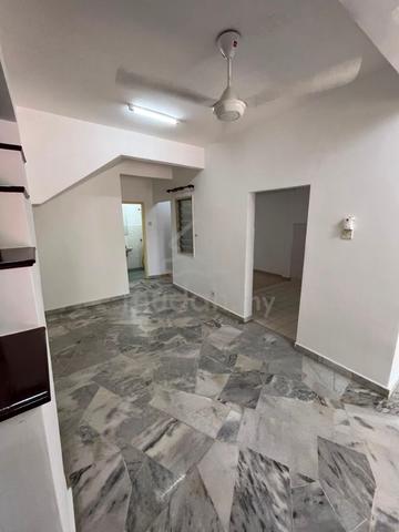 [MURAH] USJ 22 SUbang Jaya!! MUST SEE, NEAR LRT 5 ROOMS!!!CHEAP!! 1