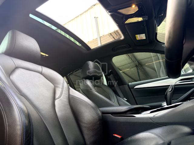 BMW 530i 2.0 M SPORT Full Service Sunroof H/Kardon - 4
