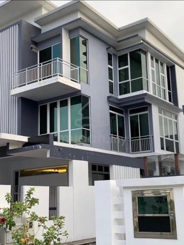 TAMAN NUSA SENTRAL, JOHOR - 3 Storey Superlink 1