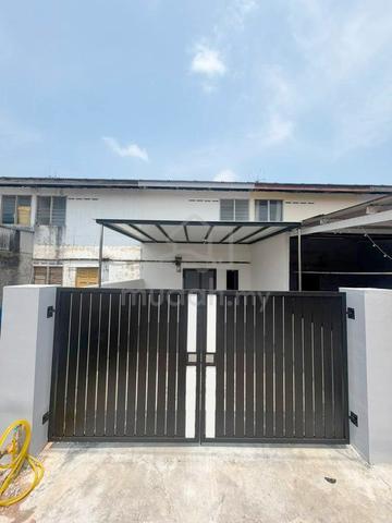 Jalan Parit Ismail, Taman Sri Benut, Pontian, Double Storey Low Cost 1