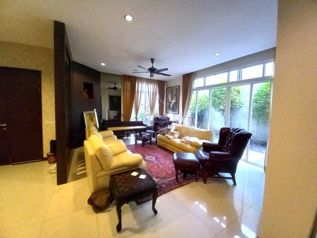 2 storey well furnished bungalow for sale. Must view. 1
