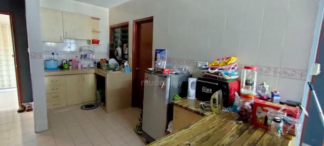 BILIK UNTUK DI SEWA. Flora Damansara. (Perempuan) 1