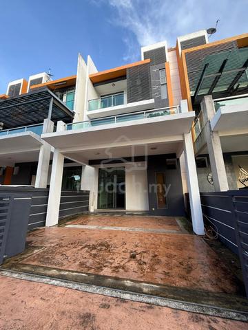 3 storeys super link house in Taman Ukay Tropika for sale 1