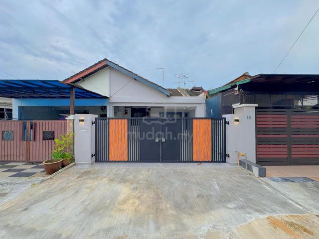 Large Single Storey Terrace @ Megah Ria, Masai 1