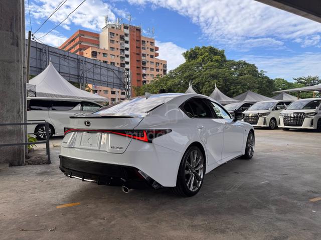 Lexus IS300 2.0 F SPORT GRADE 4.5A 34K KM - 4