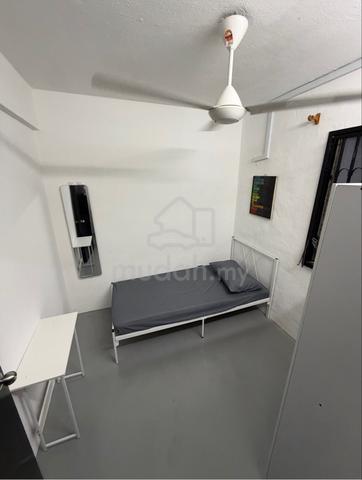 Room For Men At Taman Desa cemerlang 1