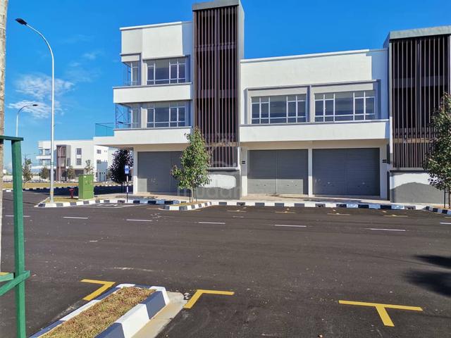 Setia Fontains Shoplot, good exposure facing main road near roundabout 1