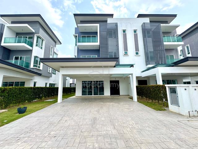 Setia Alam, Laman Vista Alam 3 Storey Semi-D House Freehold with Lift 1