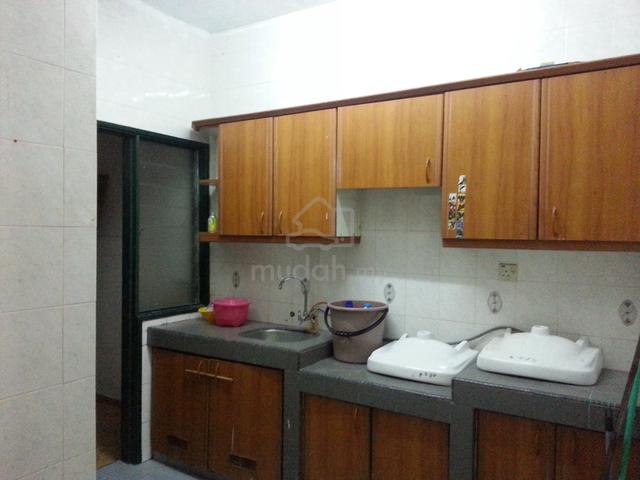 [sewa] 2 storey house w kitchen cabinet at Taman Puchong Utama 1