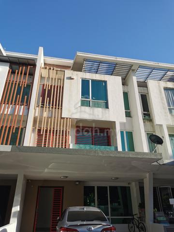 Cassia Garden Residence,Cyberjaya 3 storey house for Sale 1.1m Only 1