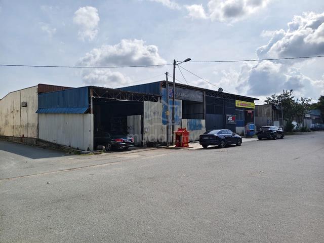 Mount Austin Single Storey Factory For Sale 1