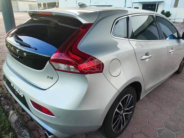 2018 Volvo V40 2.0 T4 (A) - 3
