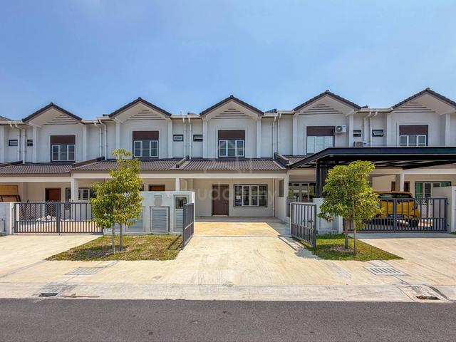2 Storey M senyumia Bandar Baru Salak Tinggi 1