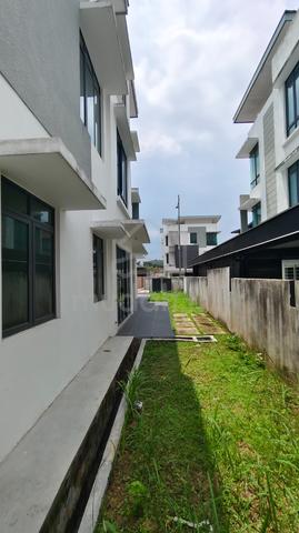 FREEHOLD EXCLU.NEIGHBOR 3 Storey Semi D House Lambaian Residence Bangi 4