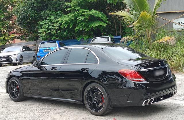 2018 Mercedes Benz C200 AMG 2.0 FREE WARRANTY - 2