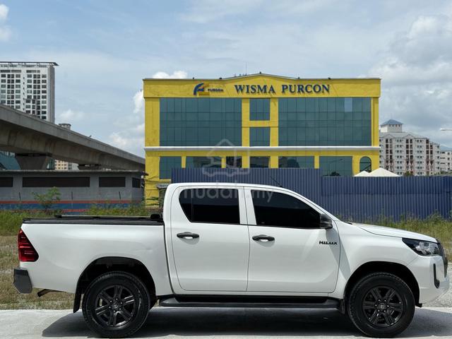 Toyota HILUX 2.4 E(A)WARRANTY TIL 2027 F/LON 1/OWN - 4