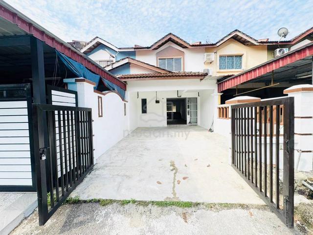 Jalan Pulasan Taman Kota Masai Pasir Gudang/End lot rumah cantik 1