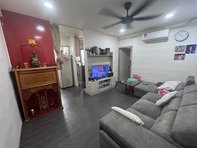 Rumah Pangsa Larkin ( Flat Larkin ) 1