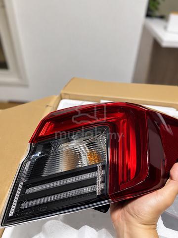 Civic FE Facelift original tail lamp - photo 2 of 2