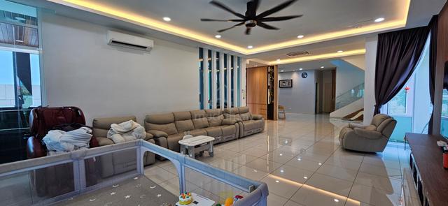 End Lot Double Storey Exclusive Bungalow Taman Saujana Heights 1