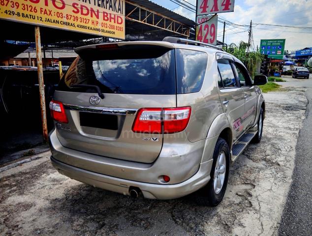 Toyota FORTUNER 2.7(A)V TRD SPORTIVO VVT-i 4X4 SUV - 5