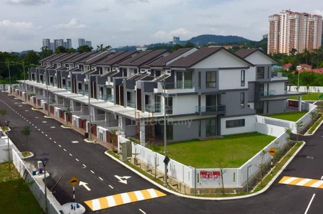 Three Storey Semi D Spring Villa Facing Garden Bandar Mahkota Cheras 1