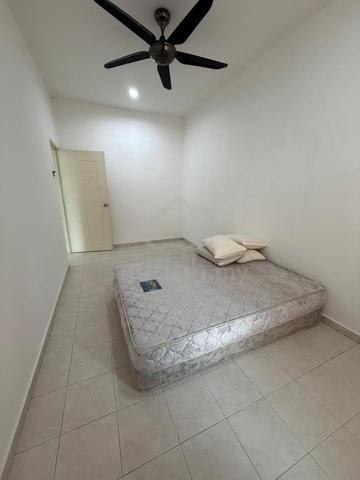 Medium Room rental (Ipoh Botani) -Attached Bathroom 1