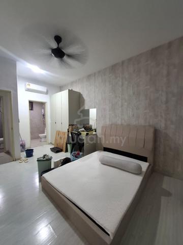 The Hamilton Condominium Master Room For Rent-Mixed gender Only 1