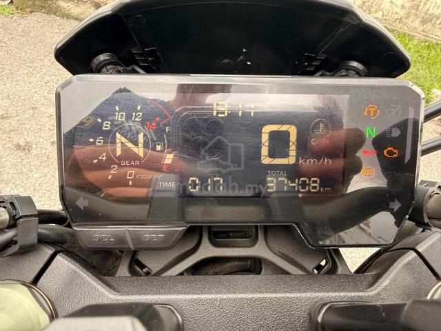 Tip Top Low Mileage Honda CB650R - photo 10 of 11