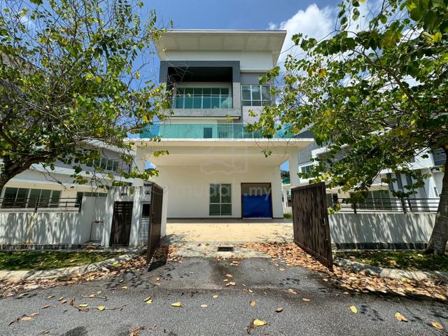 Port Dickson Taman Lukut Lagenda 2 1/2-Storey Bungalow For Sale 1