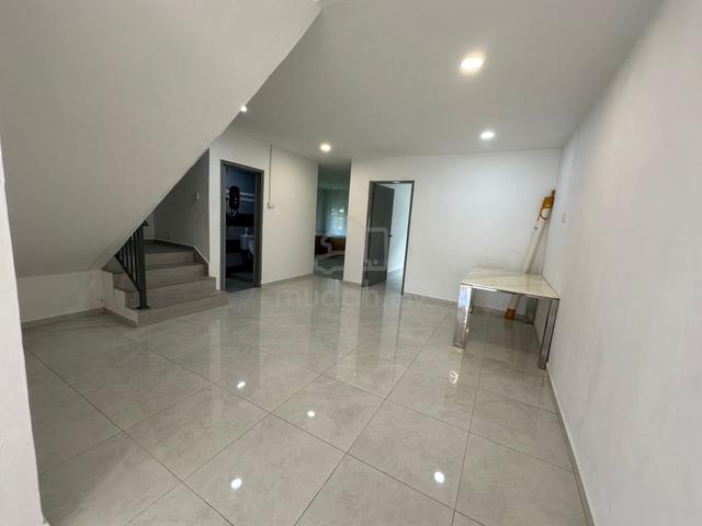 Fully Renovated Bukit Kempas @ 2 Storey Corner Lot Unblock View 3