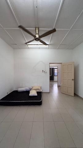 Bukit indah landed room for rent 🏡（nearby got bustop to Tuas link🚌) 1