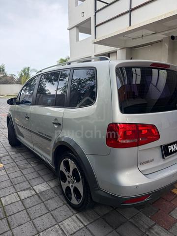 2011 Volkswagen CROSS TOURAN 1.4 TSI (A) Female OW - 5