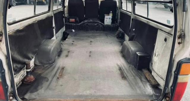 Toyota HIACE 2.4 LH61 (M) - 3