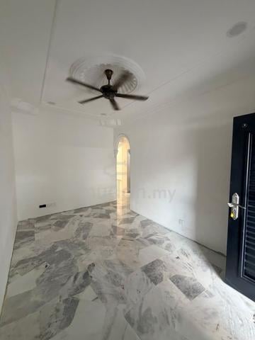 [Fully Renovated] Single Storey Terrace,  Taman Velox, Rawang 1