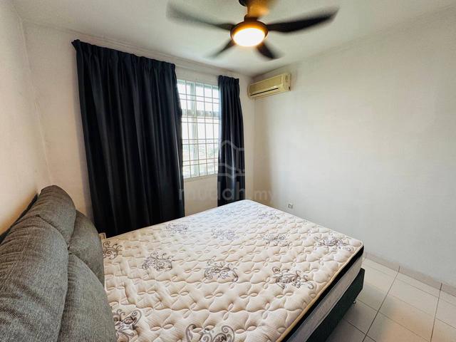 Skudai Tmn Selesa Jaya, Villa Krystal Apartment, Queen Bedroom 1