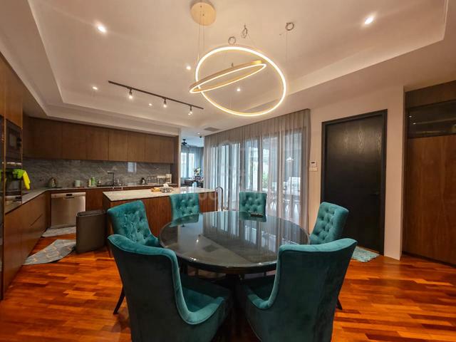 Freehold Double Storey Bungalow in Bukit Beruang 1