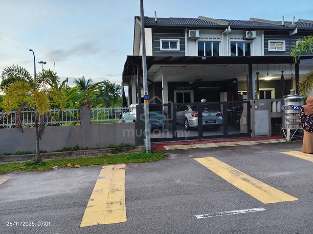 Rumah Corner lot Untuk Dijual Dengan tanah luas 1