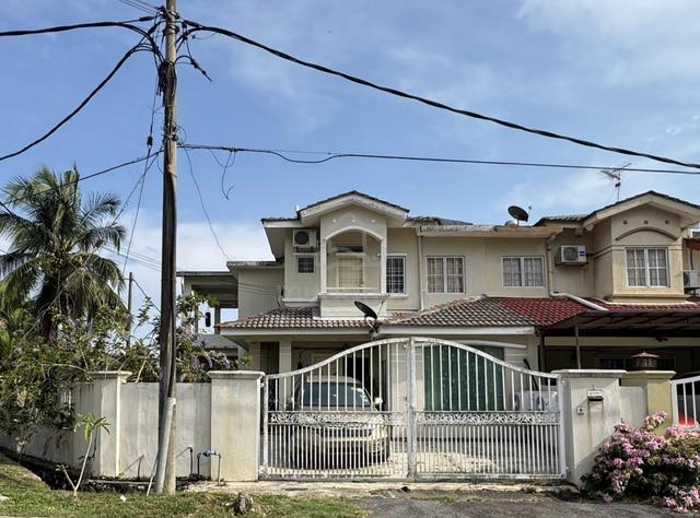 CORNER LOT Double Storey Taman Equine Lestari Perdana 8 Seri Kembangan 1