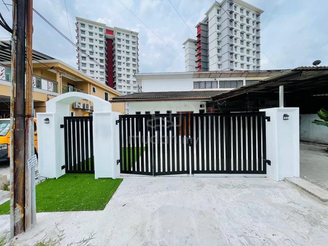 NEWLY REFURBISHED | FREEHOLD : Single Storey Tmn Petaling Indah, Klang 1