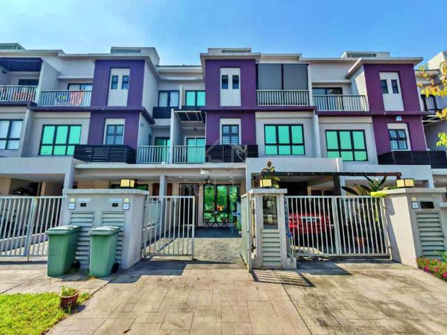 Ground Floor Townhouse Bandar Puteri Bangi UK Concept Kitchen - IOI 1