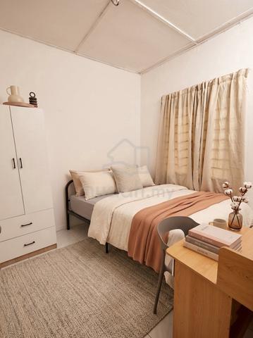 Single, Couple Room Landed House in Sg Buloh, Selangor 1