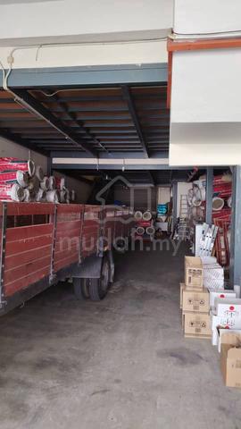 Factory Warehouse Sale Taman Bukit Serdang,Seri Kembangan, Selangor 1