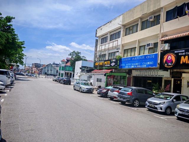 Nearby Greentown @ Jln Raja Ekram / Ground Floor Shop Lot For Rent 1