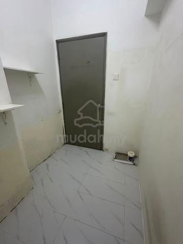 Small Room at Vista Angkasa 1